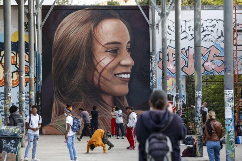 Il murale dedicato a Luana D'Orazio e realizzato a Roma dall'artista napoletano Jorit