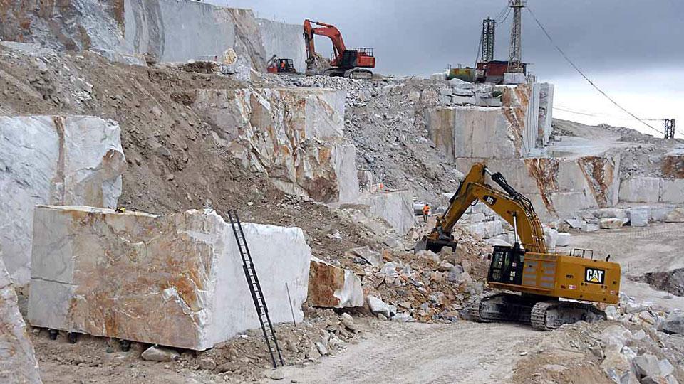 Carrara, concessioni di cava non pagate: le penali salgono fino a 500mila euro 
