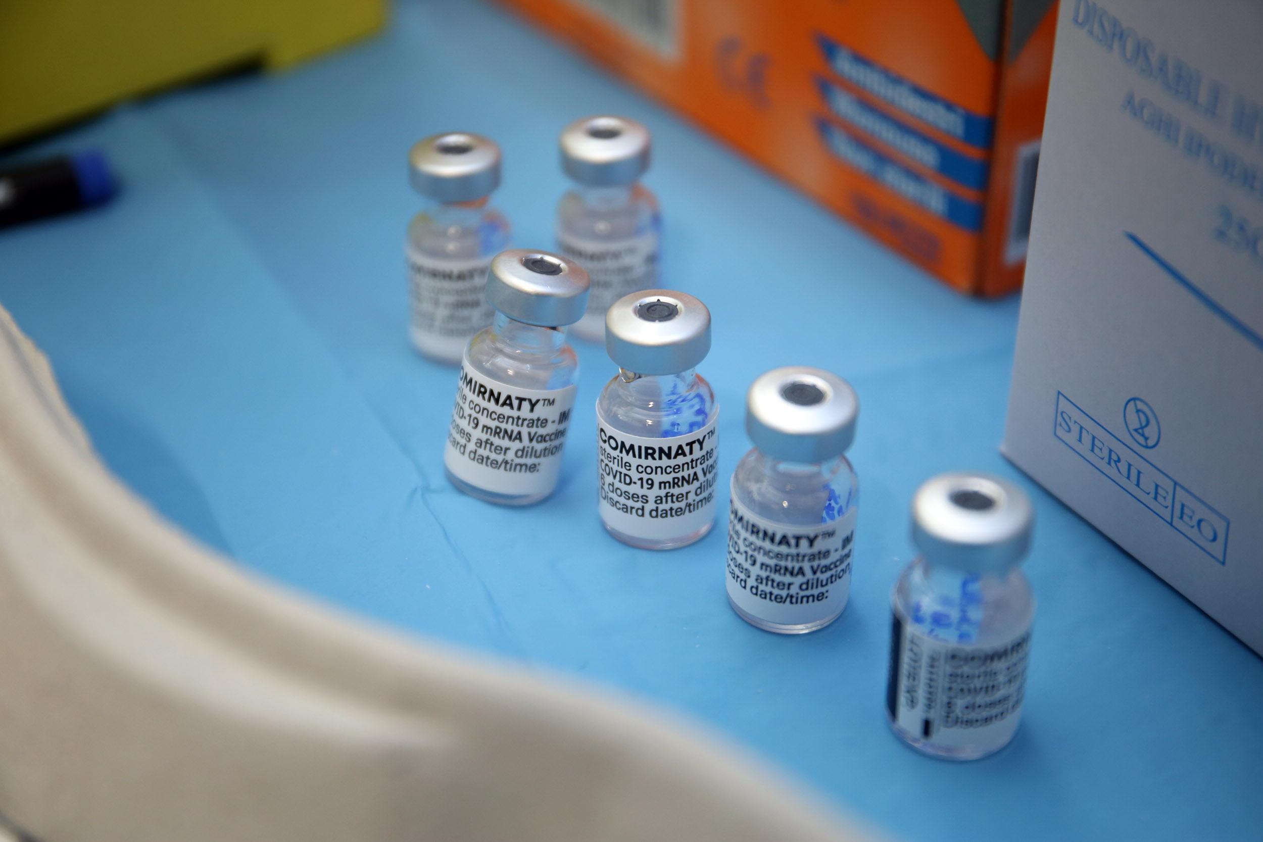 Vaccini in Toscana, dosi anche in azienda e via ai giovanissimi 