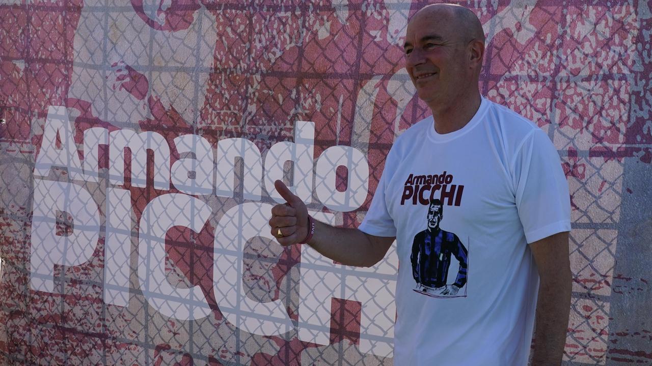 L’orgoglio di Livorno per Armando Picchi, campione infinito: «Capitano dentro e fuori dal campo»