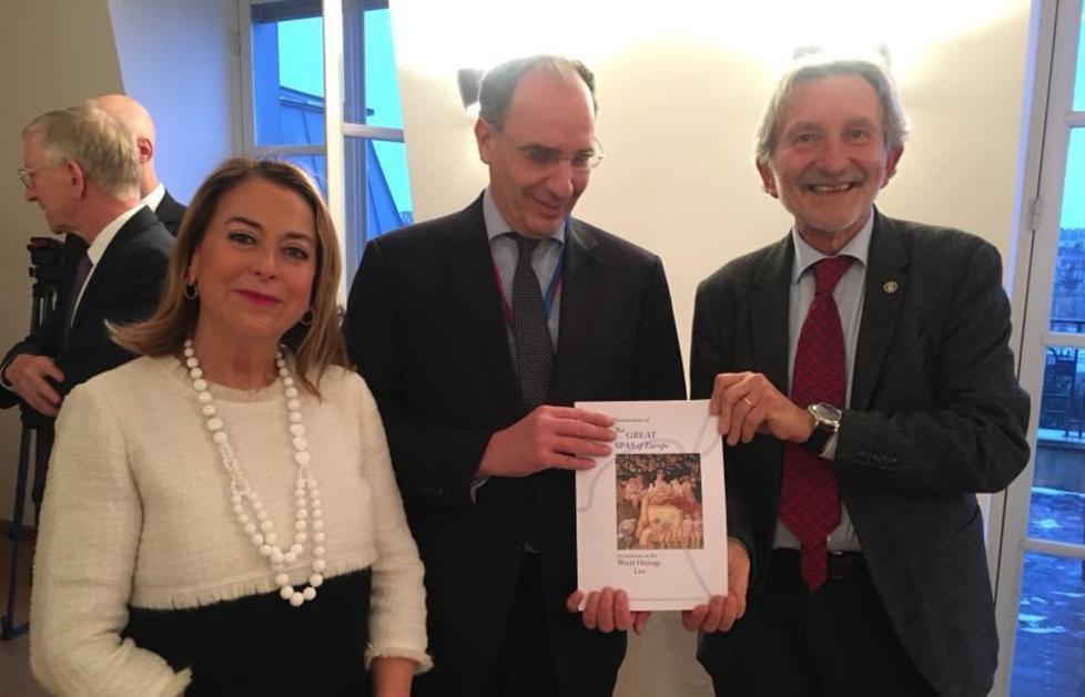 L’ex consigliera Beatrice Chelli con l’ex sindaco Bellandi a Parigi alla presentazione della candidatura