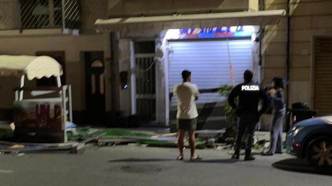 Auto entra nella veranda di un ristorante: il conducente era positivo all’alcoltest