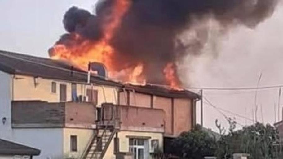 Fiamme nel magazzino