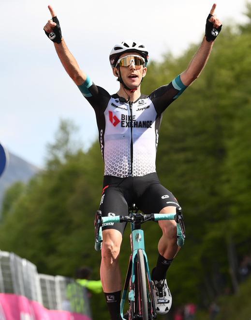 Yates attacca e vince Bernal soffre, resiste e tiene la maglia rosa 