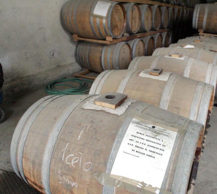 Modena Sequestrato mosto per il balsamico «Inadatto anche per condimento» 