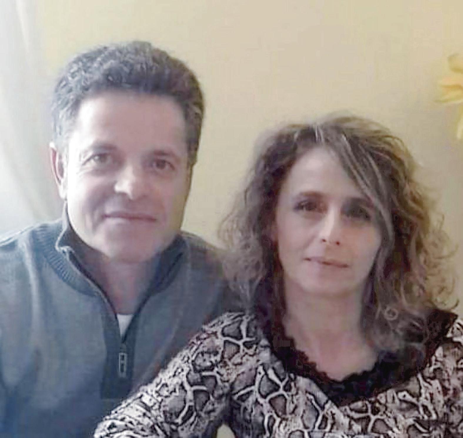 Uccisa a 50 anni dal marito: le indagini, il movente e le nuove testimonianze degli amici 