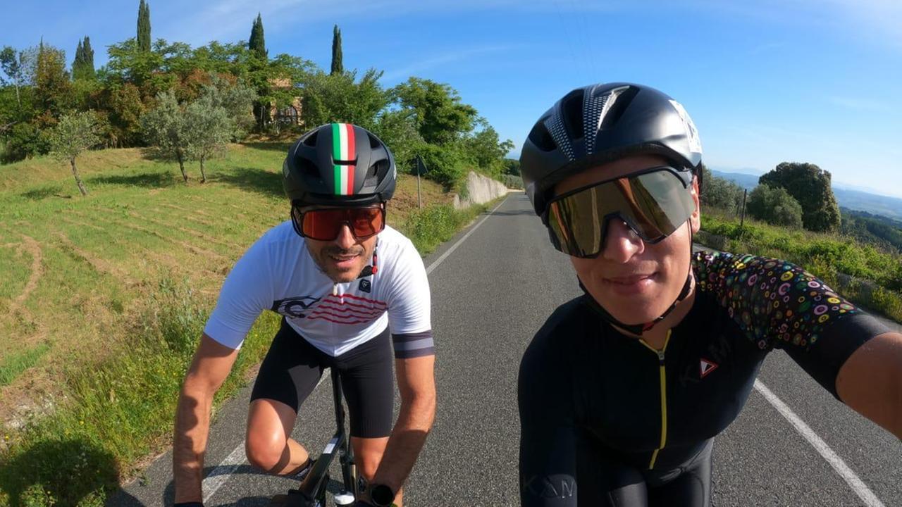 Maurizio Iacopini e Fanny Malatesti sulla salita verso Montaione