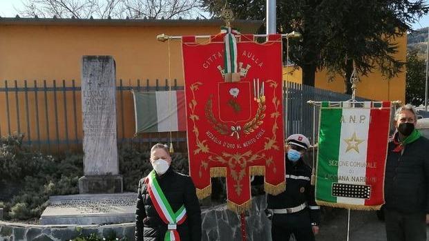 In piazza della Vittoria la statua al partigiano: Aulla festeggia il 2 giugno