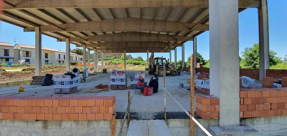 Palestra del Lotti, i lavori sono ripresi «Nuovo progetto»