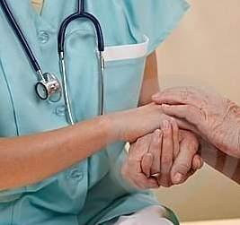 «Via il vincolo di esclusiva se si vogliono coprire gli organici nelle Rsa»