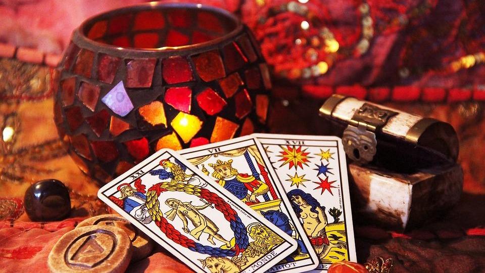 Sassari, il processo per truffa e violenza: «Non esisteva alcun cartomante, ho inventato tutto»