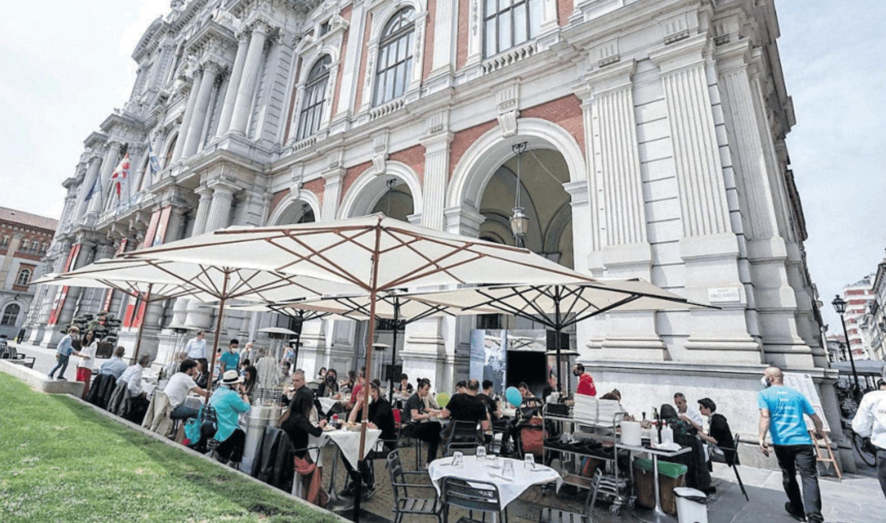 Un ristorante a Torino (foto Ansa)