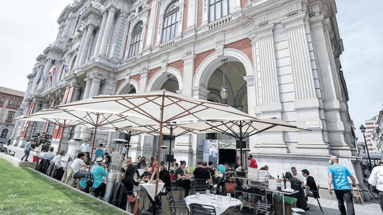 Un ristorante a Torino (foto Ansa)