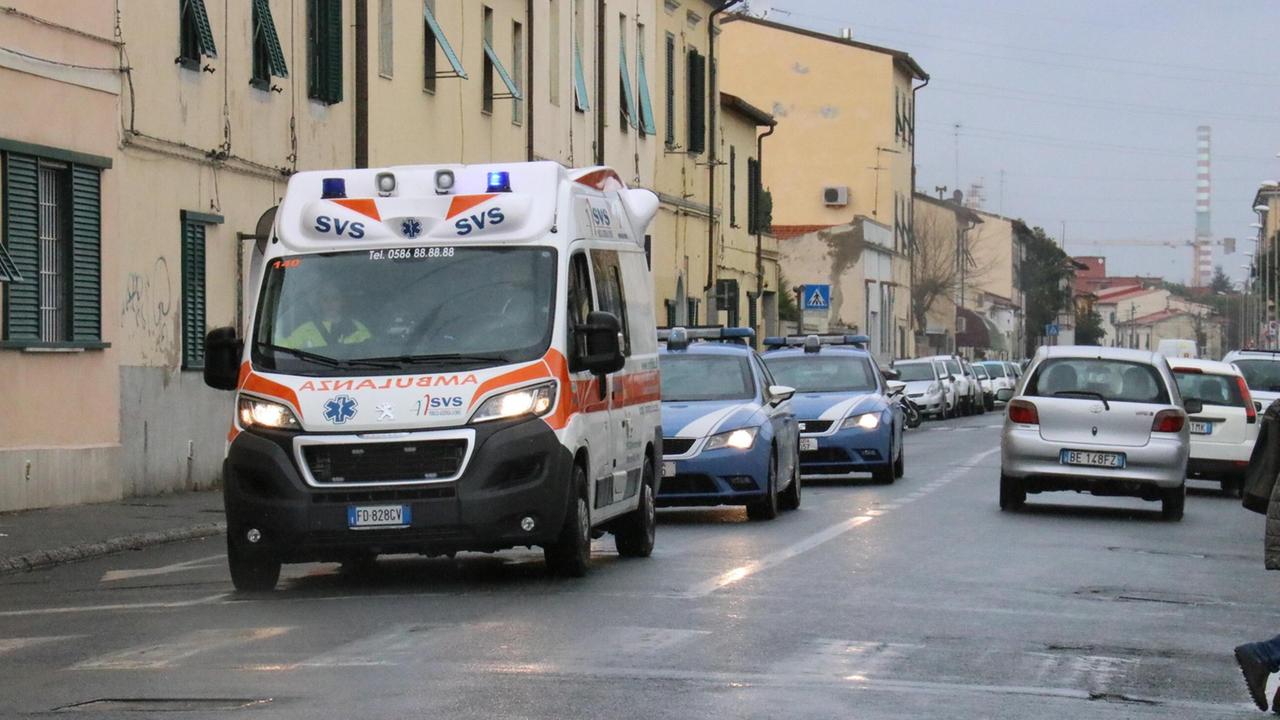 Un'ambulanza della Svs in via Provinciale Pisana (foto d'archivio)