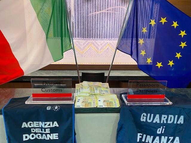 Aeroporto di Olbia, scoperti 120mila euro non dichiarati