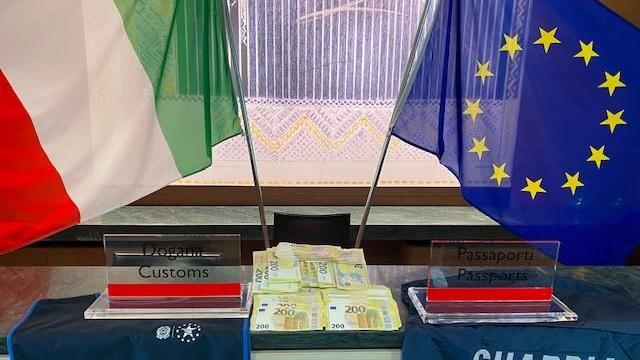 Aeroporto di Olbia, scoperti 120mila euro non dichiarati