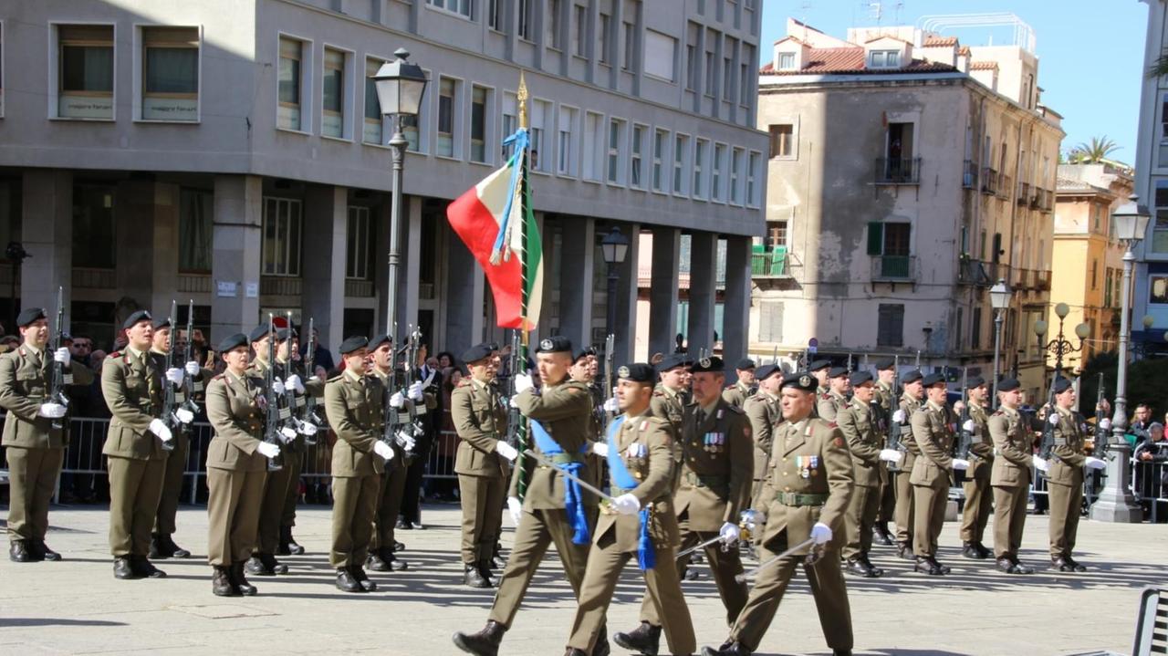 I militari della Brigata Sassari durante una cerimonia, immagine di repertorio