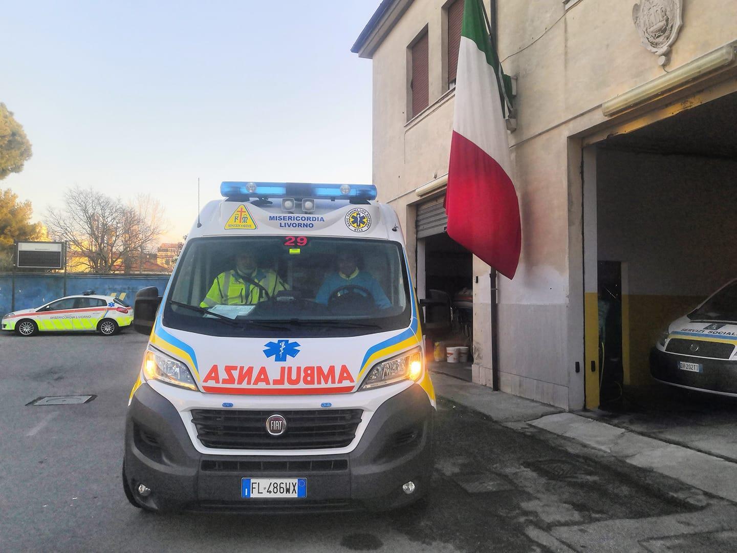 Un'ambulanza della Misericordia di via Verdi (foto d'archivio)