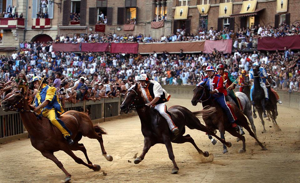 Annullato il Palio di Siena del 2 luglio, in forse la corsa del 16 agosto 