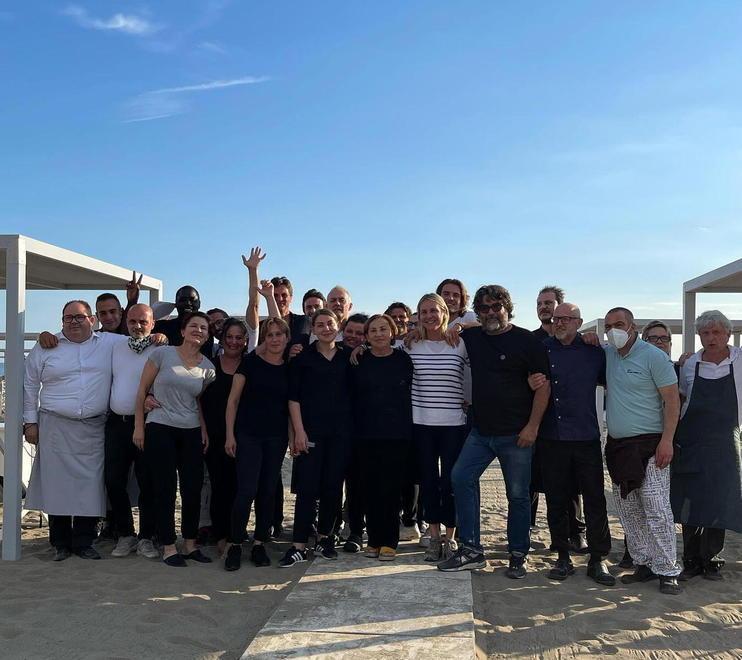 «La nostra forza siete voi» Il Gilda apre e a fine giornata arriva la foto dello staff