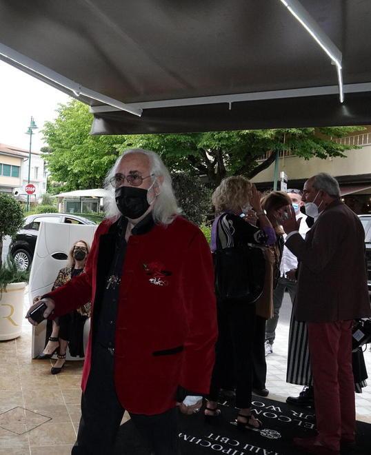 Cin-cin inaugurale con ospiti vip e musica 