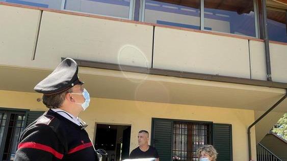 Precipita dal tetto di casa: grave un pensionato