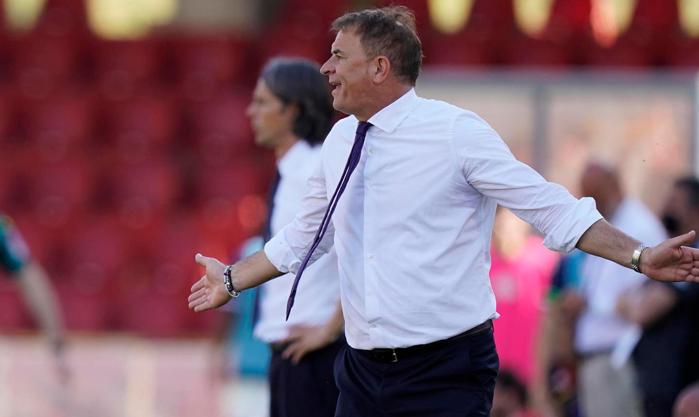 Si riparte dal modulo 3-4-2-1 Joao e Pavoletti non si toccano