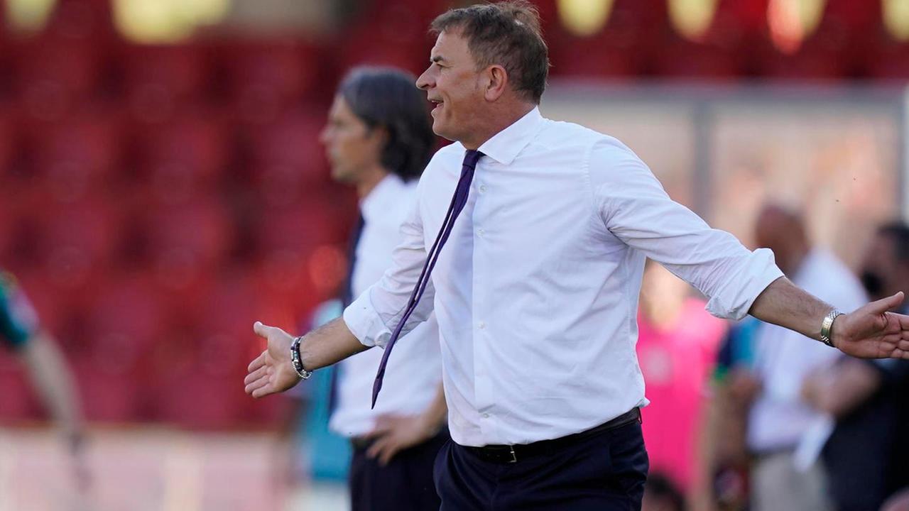 Si riparte dal modulo 3-4-2-1 Joao e Pavoletti non si toccano