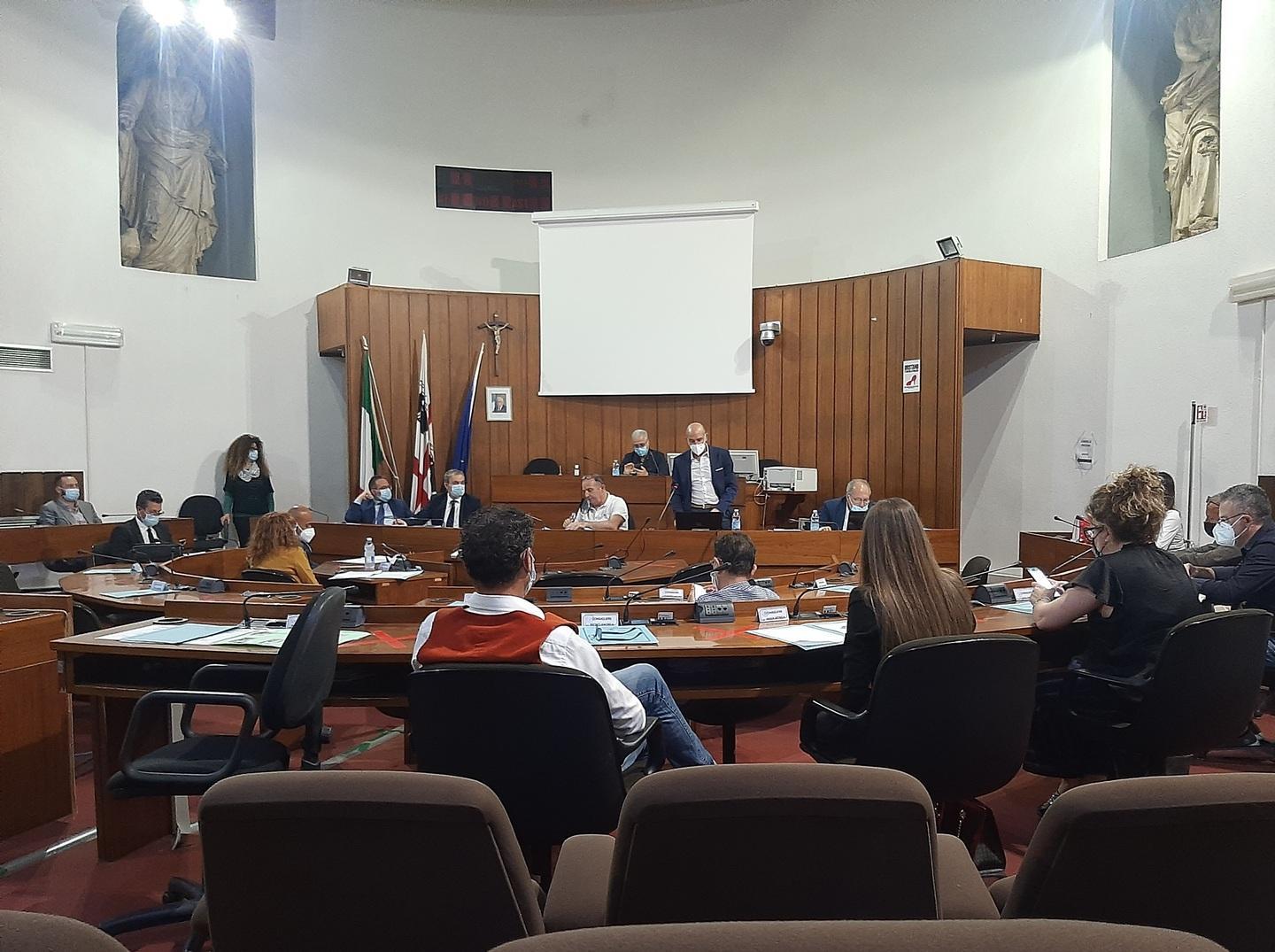 Fortza Paris ad Angioi: «I tributi non si aumentano»