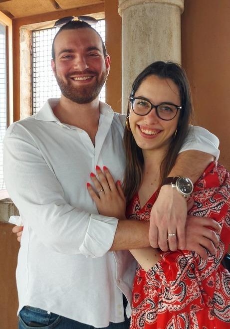 Modena “Affitta” tutta la Ghirlandina per amore: "Mi vuoi sposare?"