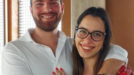 Modena “Affitta” tutta la Ghirlandina per amore: "Mi vuoi sposare?"