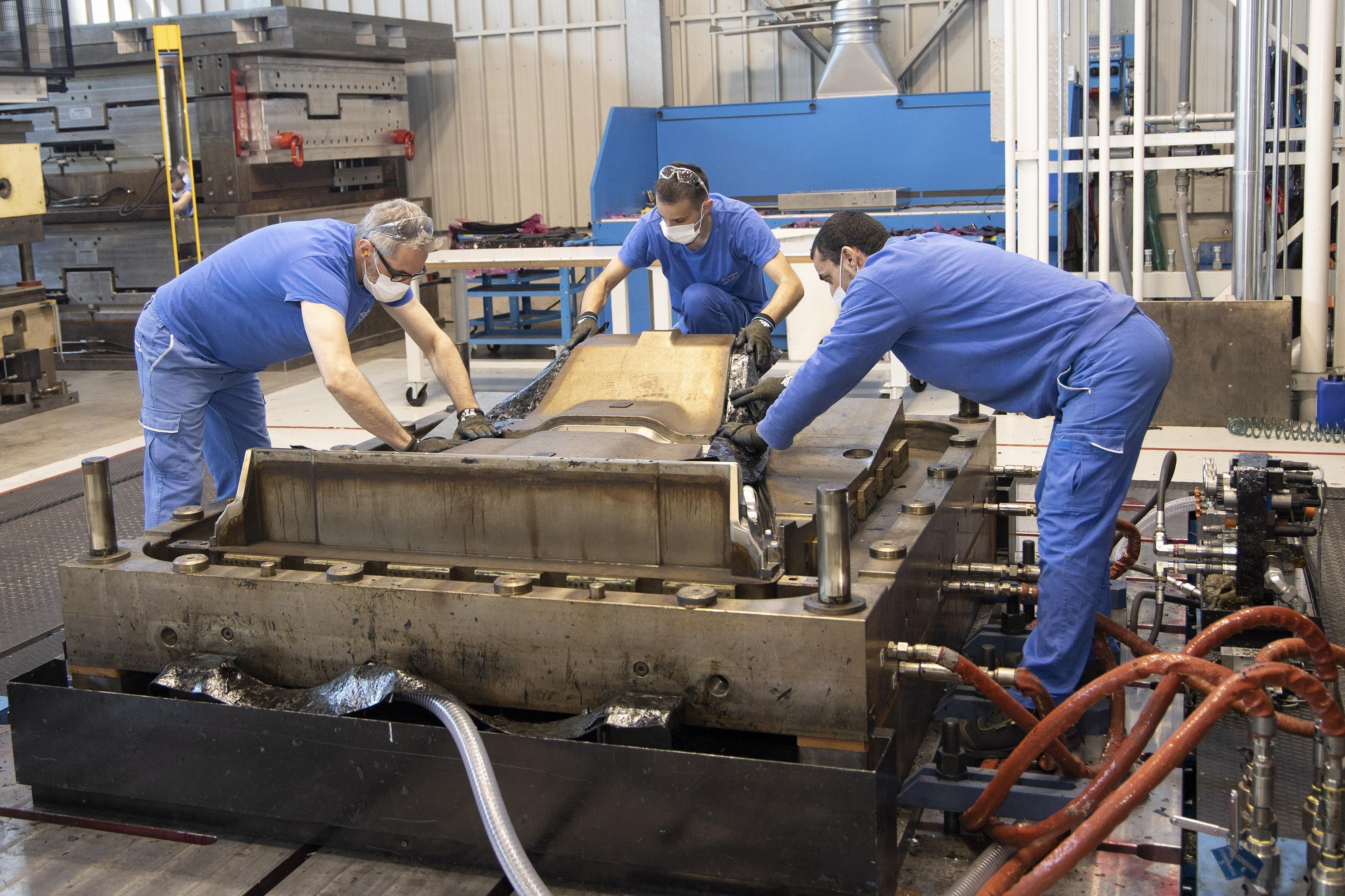 Modena, Cpc viaggio nella "fabbrica dei sogni" a quattro ruote