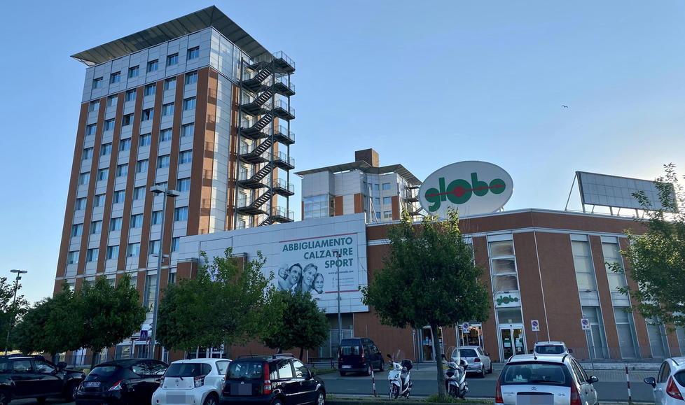 Il complesso commerciale delle Due Torri a Porta a Terra che sarà oggetto di una ristrutturazione (foto Silvi)