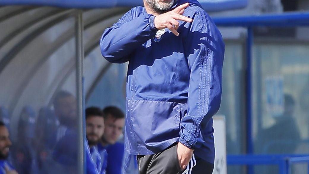 Il tecnico Luca D’Angelo durante una partita del Pisa (Foto agenzia Fabio Muzzi)