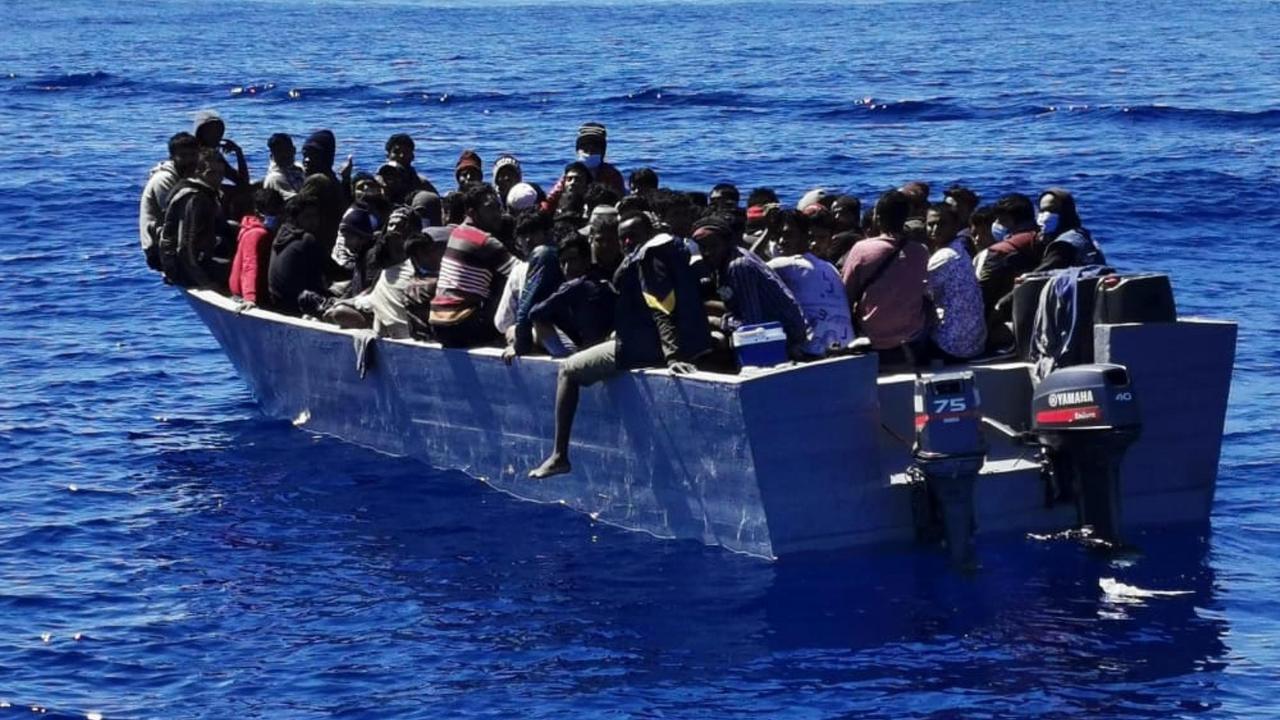 Migranti, continuano gli sbarchi: nella notte altri 14 a Nora