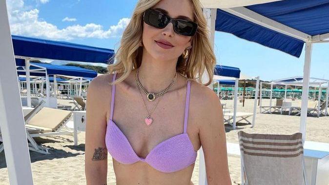 Chiara Ferragni con il suo bikini rosa a Forte dei Marmi