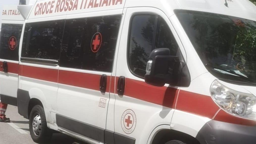 Investita sulle strisce sul viale Carducci: "Il conducente dello scooter è scappato"