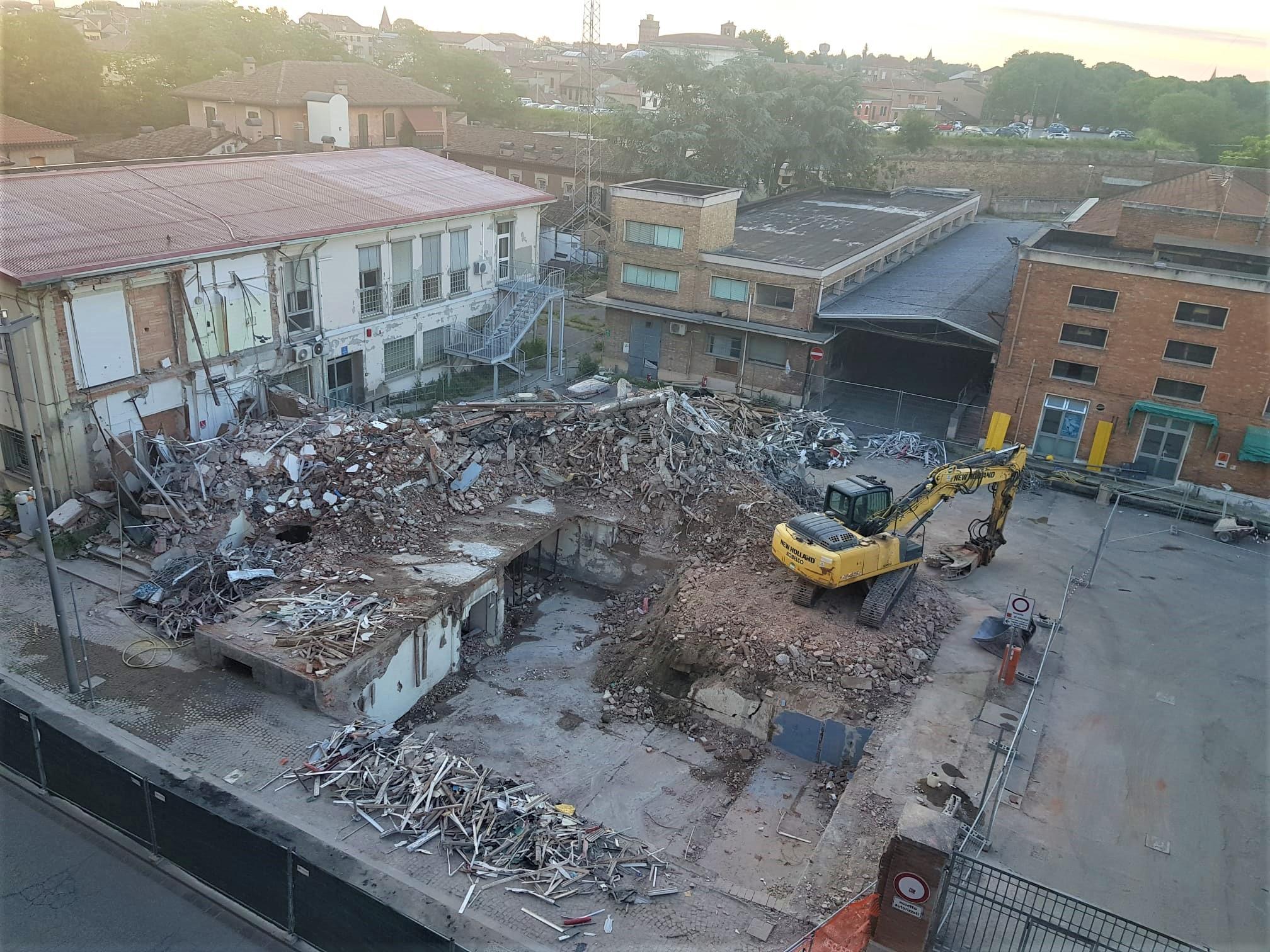 L'area ex Amga con l'ex caserma dei Vigili urbani completamente demolita
