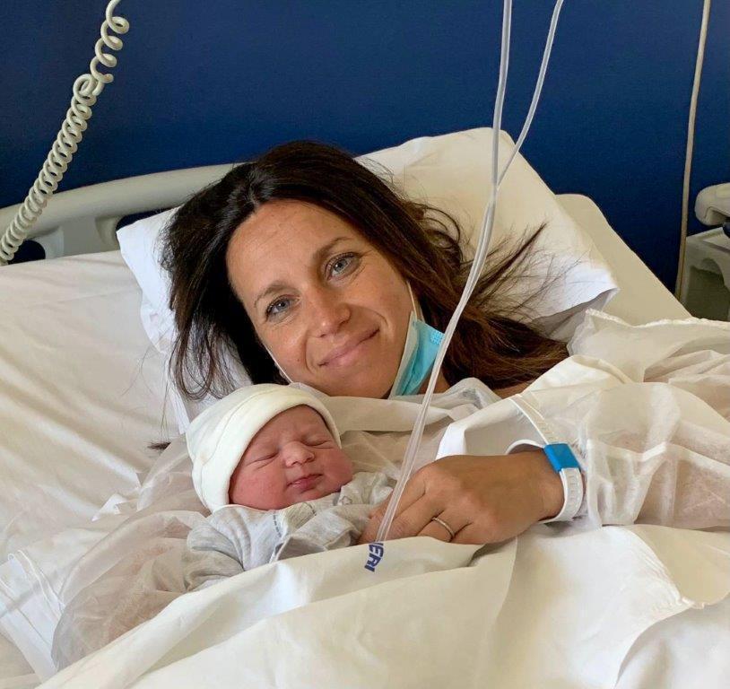 La piccola Asia con la mamma Laura Nottoli