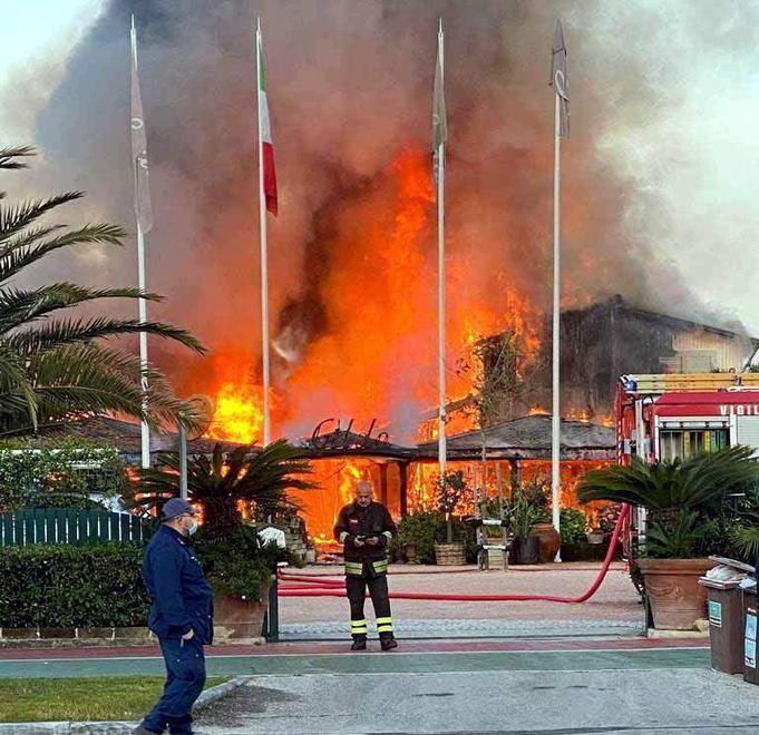 Verifiche su una stufa-fungo possibile causa dell’incendio 