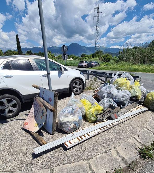 Volontari puliscono Magazzeno e Bocchette