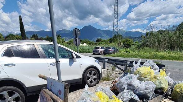 Volontari puliscono Magazzeno e Bocchette