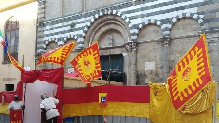 Vescovo Silvani e contradaioli per la rinascita di San Michele