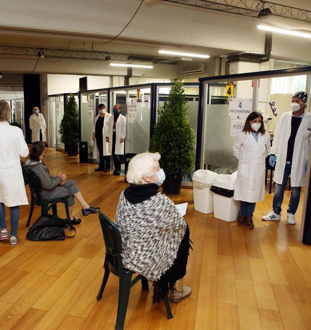 Vaccini agli over 60 anche dai dottori di famiglia 