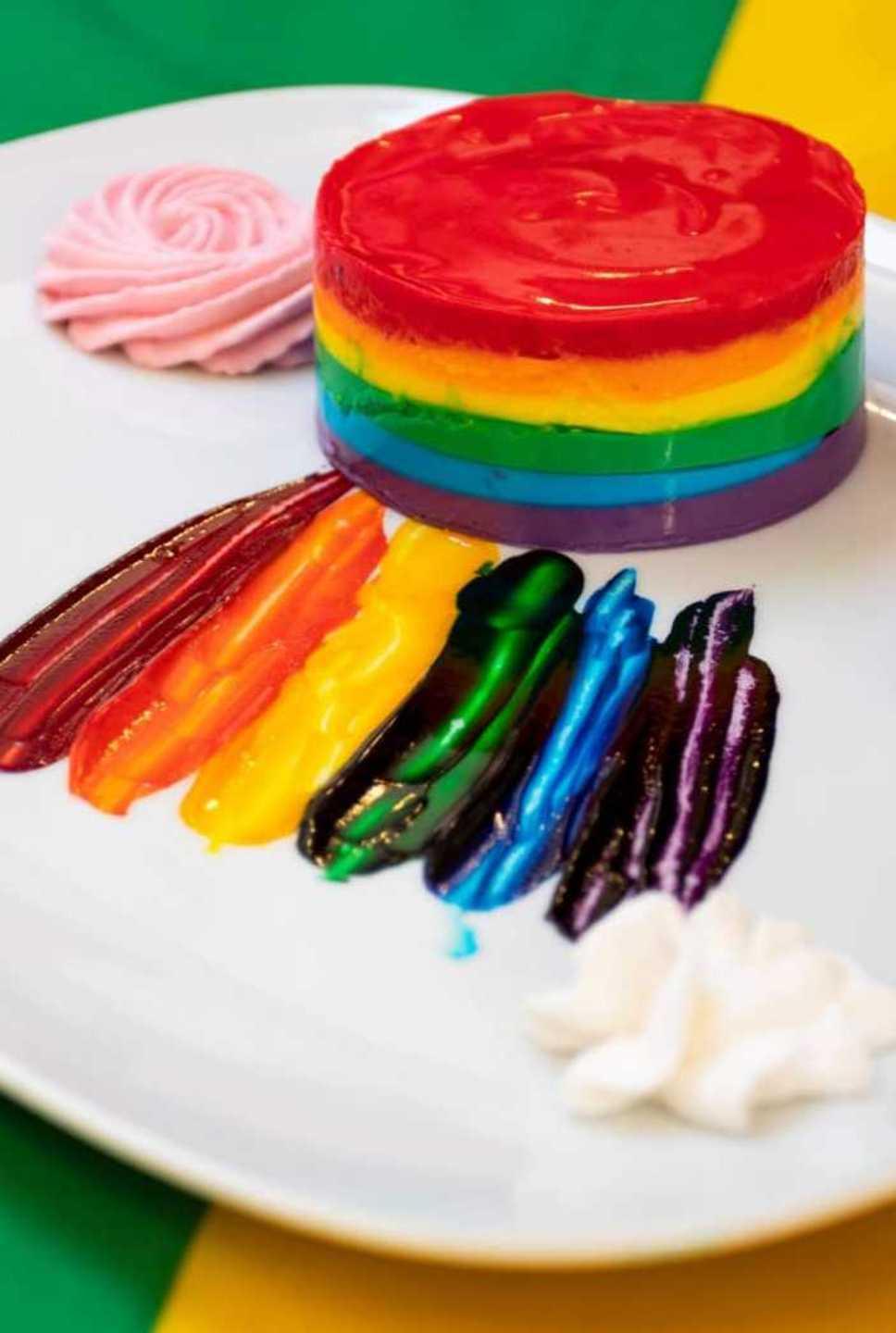 Una panna cotta arcobaleno per il Pride