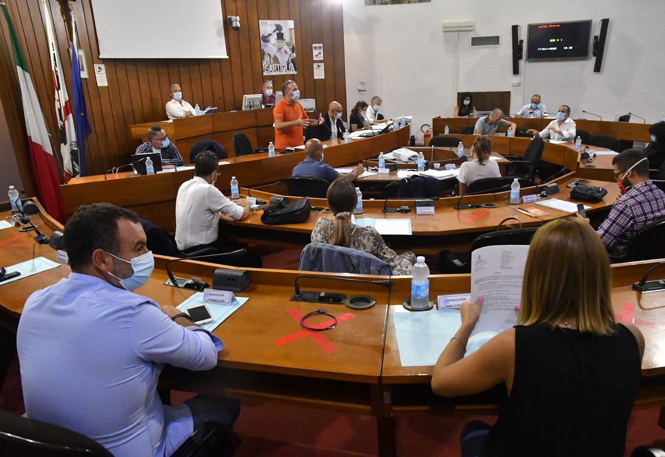 Comune, quindici sì al bilancio 