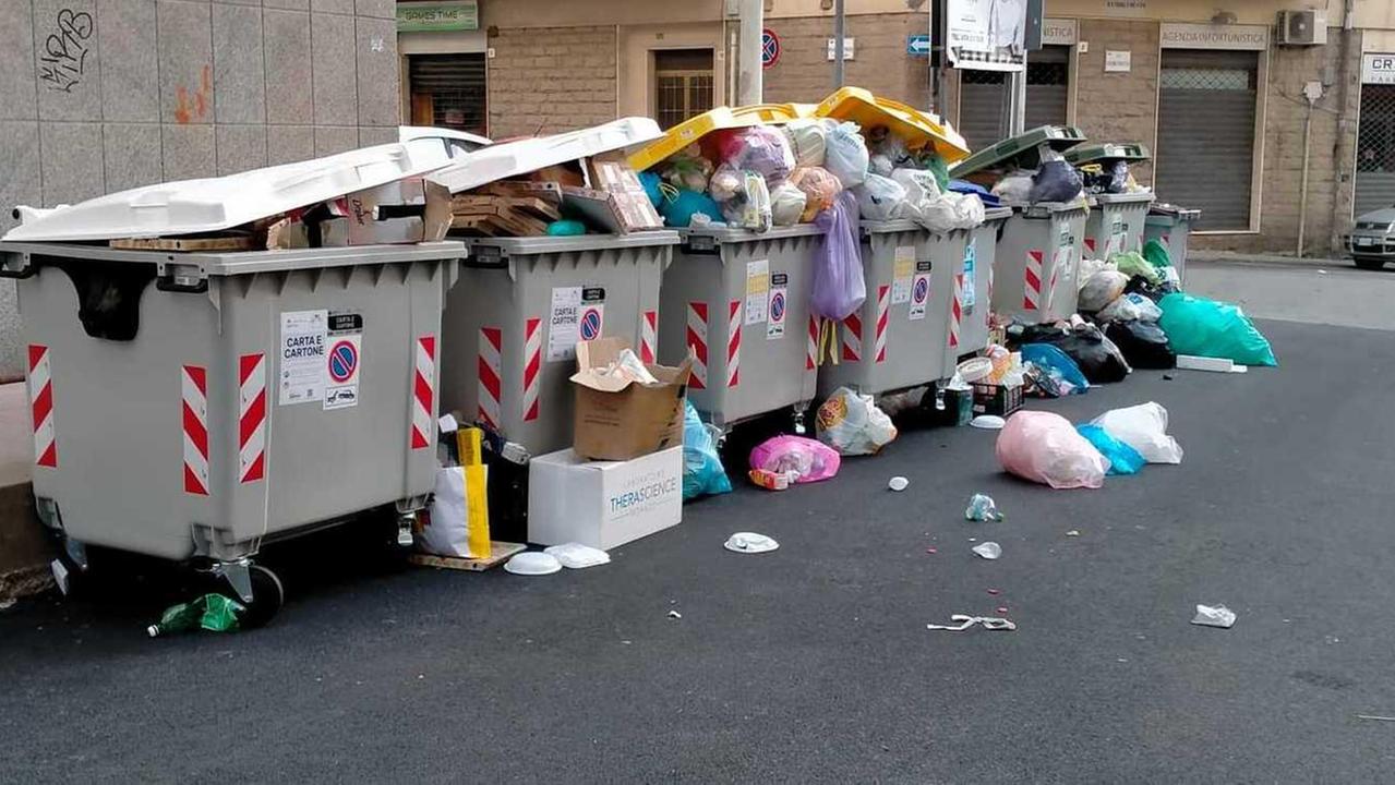Raccolta dei rifiuti a Sassari, prove di ripartenza dopo sei mesi da incubo 
