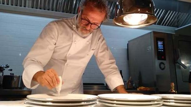 Modena. Chef Bottura superstar: colleziona dieci cappelli per i suoi tre ristoranti 