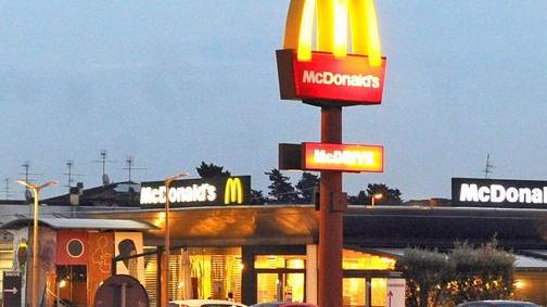 Operatori in sala e in cucina, McDonald’s assume in Toscana