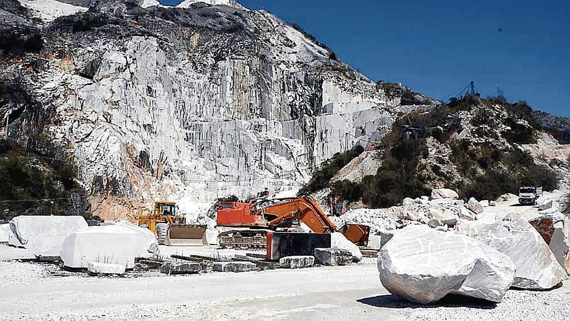 Una veduta delle cave di Carrara (foto d'archivio)